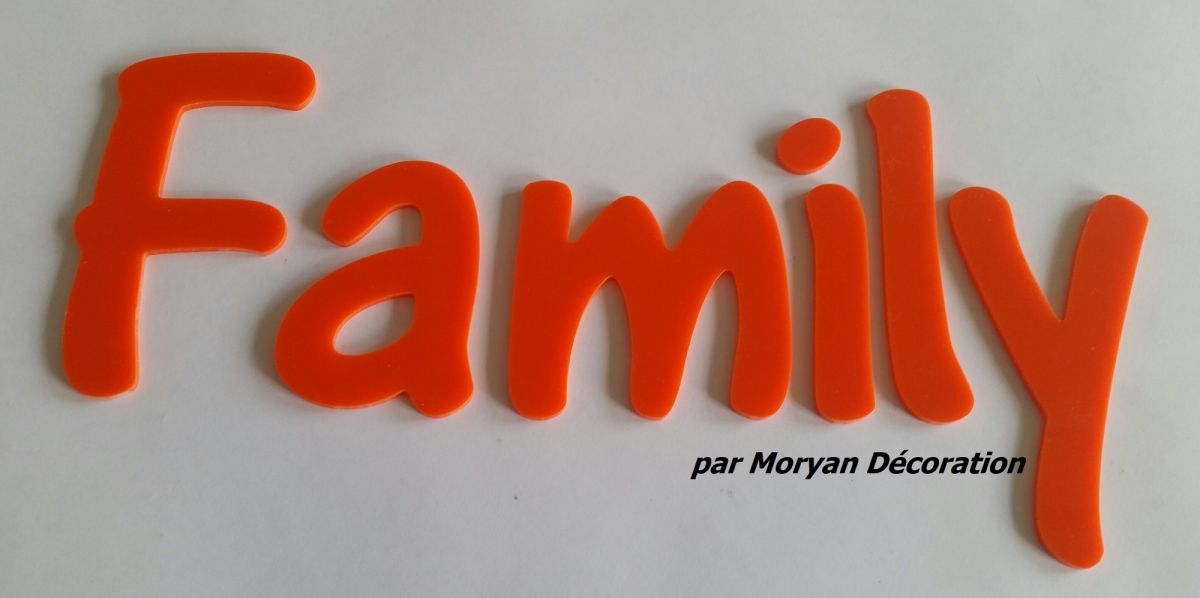 Plexiglass bokstav Familie , høyde 20 cm