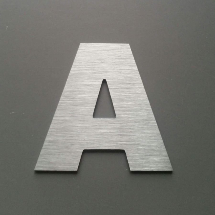 Børstet metallbokstav ARIAL BLACK