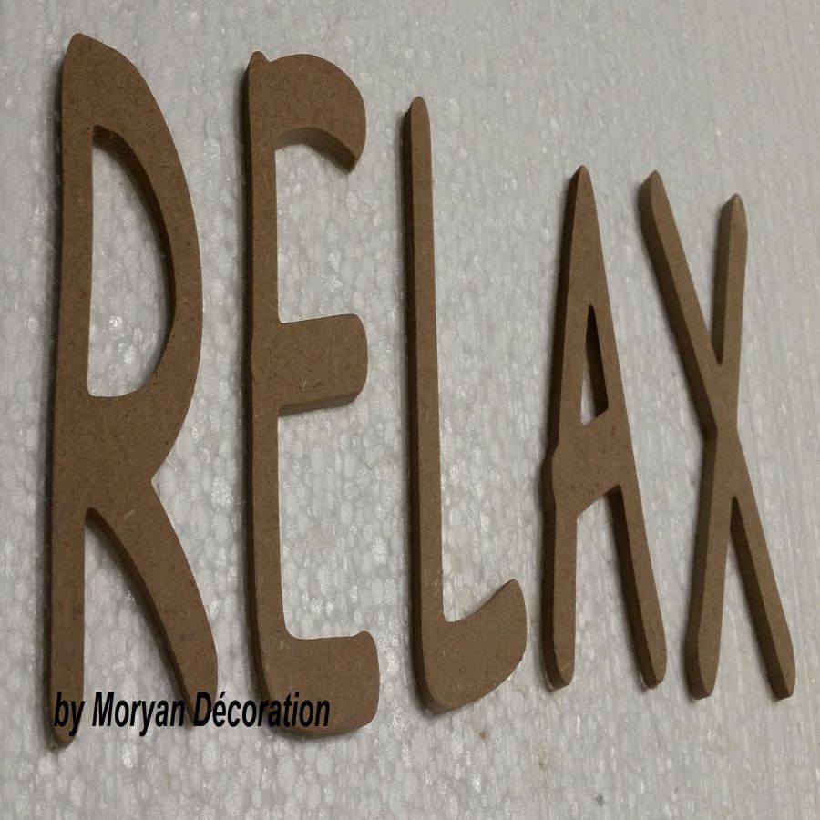 Dekorativ trebokstav RELAX