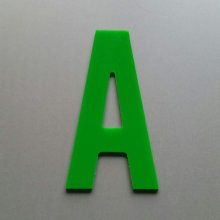Bokstav i farget PLEXIGLAS 